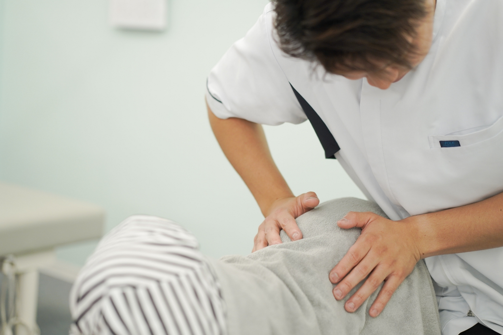 CUREPROの骨盤矯正施術 ステップ1