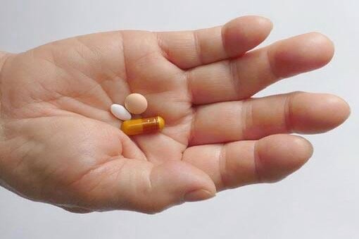 生活習慣病で服薬治療を続ける高齢者
