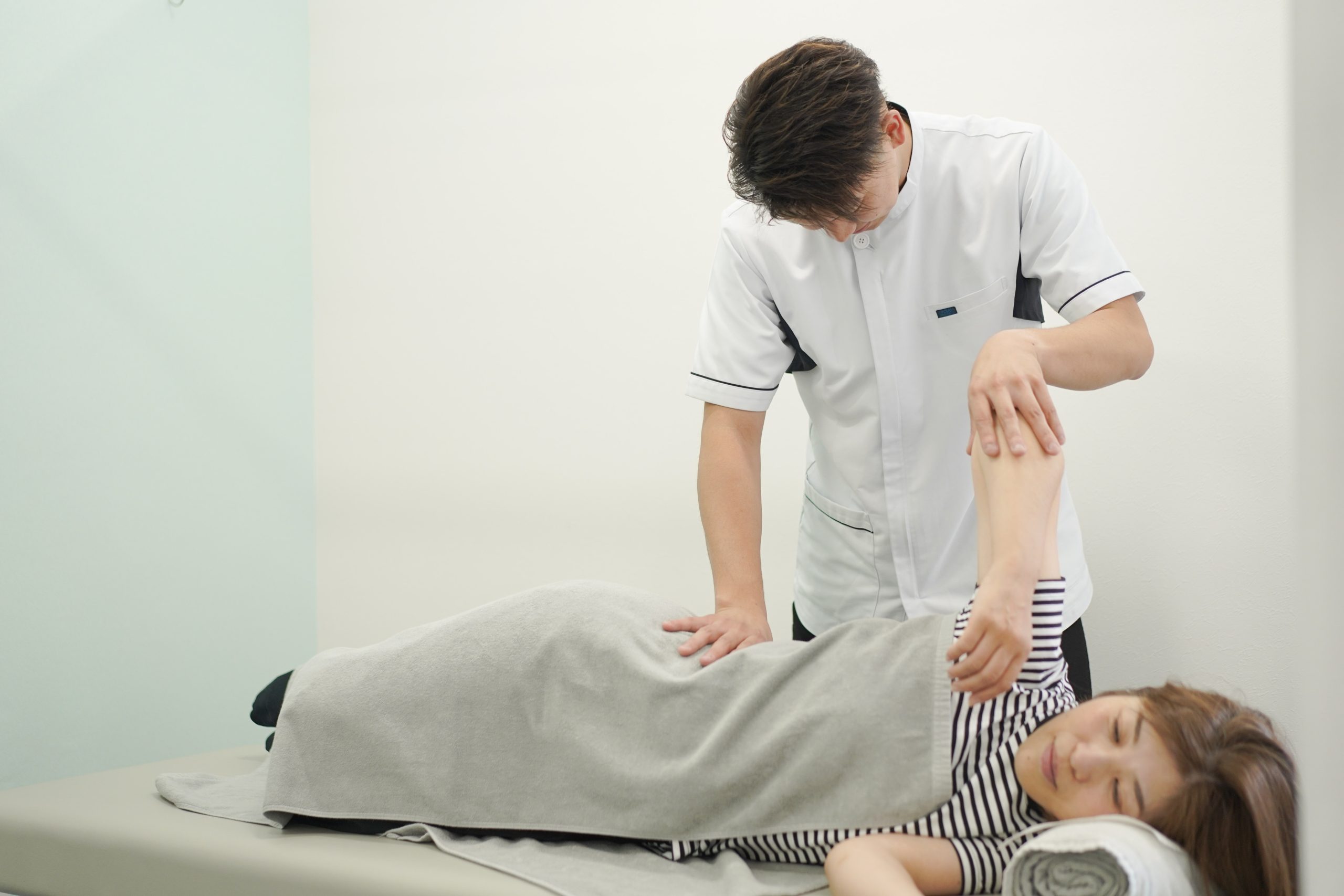 CUREPROの骨盤矯正施術 ステップ1