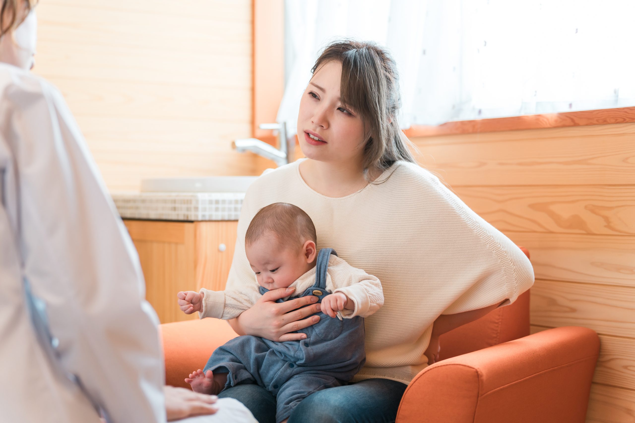 仙腸関節に痛みを感じている女性