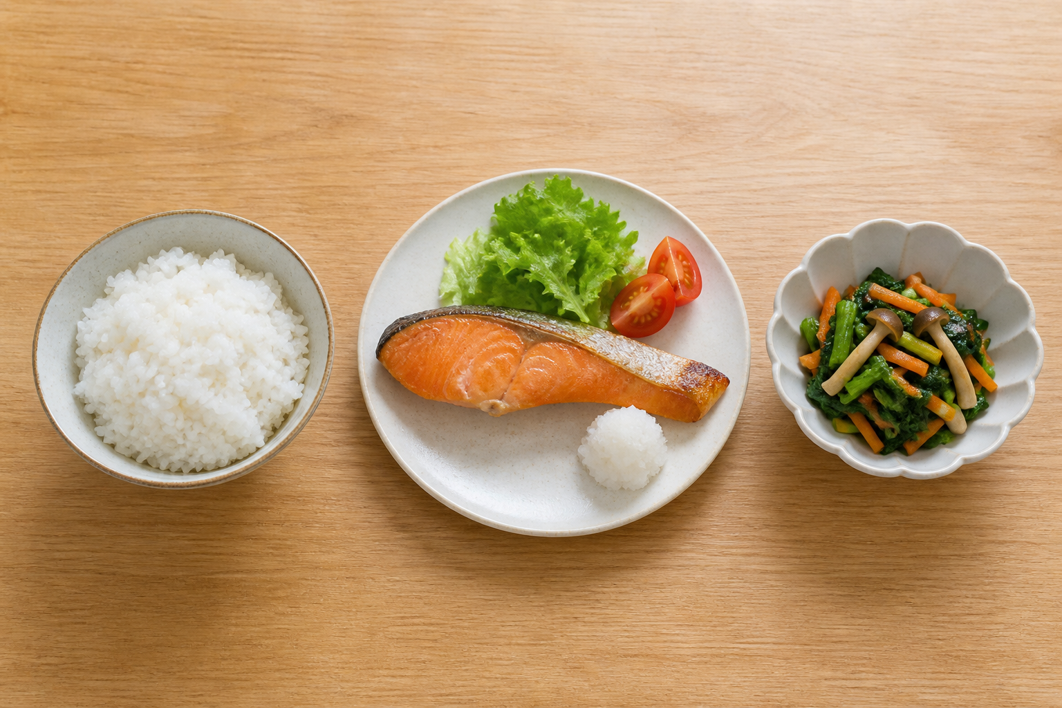 主食と主菜と副菜を分けて並べた食事バランス比較のイメージ
