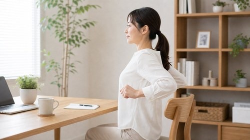 肩甲骨を寄せて胸を開くストレッチのイメージ