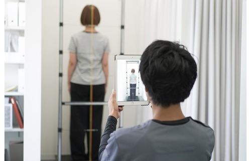 三郷中央のCUREPROで全身のバランスを見立てるオーダーメイド施術イメージ