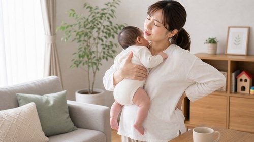 育児で肩や背中に負担がかかるママの抱っこ姿勢