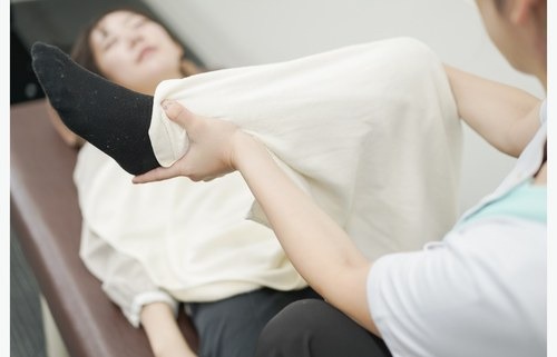 草加のCUREPROで偏平足や足の状態を丁寧に確認する流れのイメージ