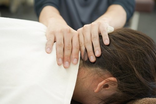 草加のCUREPROで首肩まわりをやさしく整える施術イメージ