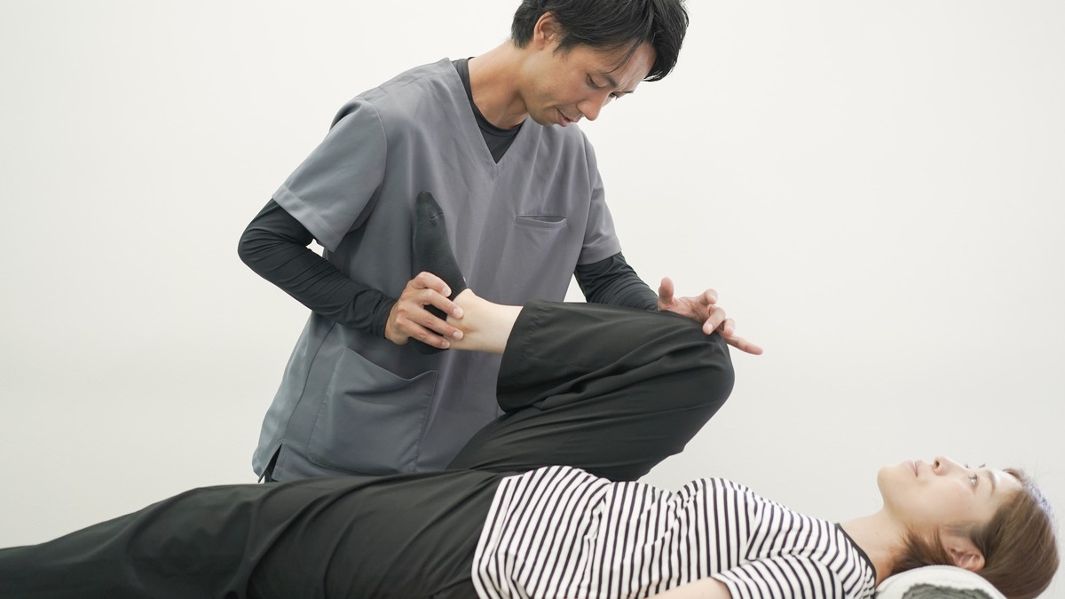 姿勢の土台と全身バランスを確認するCUREPRO草加店の整体