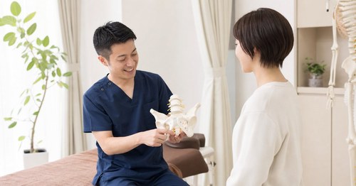 反り腰に伴う腰や足の症状で整形外科へ相談する目安
