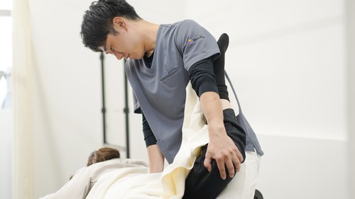 アキレス腱まわりの痛みを相談する下肢施術イメージ